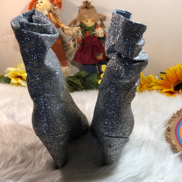 GUESS Nakitta Slouchy Cone-Heel Booties 6.5M - Picture 6 of 8